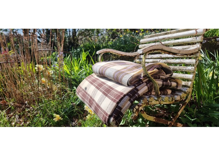 Maenclochog antique Welsh blanket. Undyed yarns in Chocolate Brown & Cream NL12